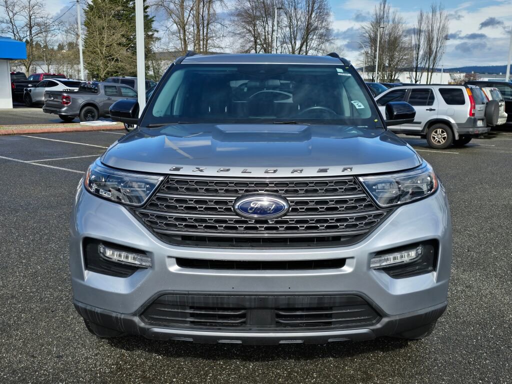 Used 2022 Ford Explorer XLT w/ Equipment Group 202A AWD/4WD image 2