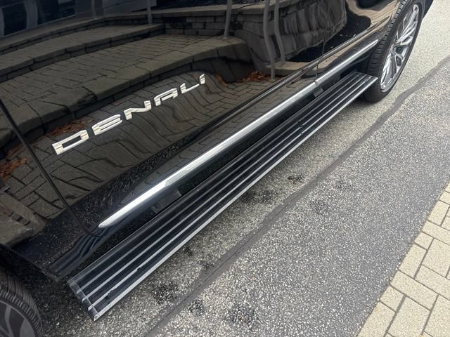 Used 2023 GMC Yukon Denali AWD/4WD image 6