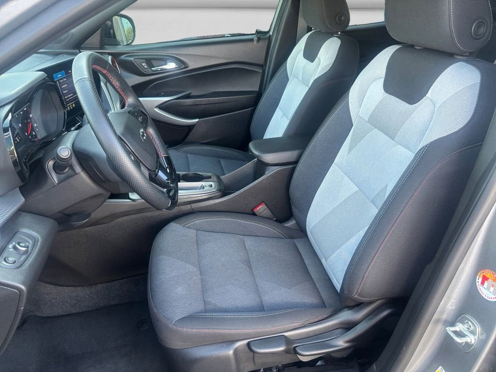 Used 2025 Chevrolet Trax RS w/ Driver Confidence Package FWD image 10
