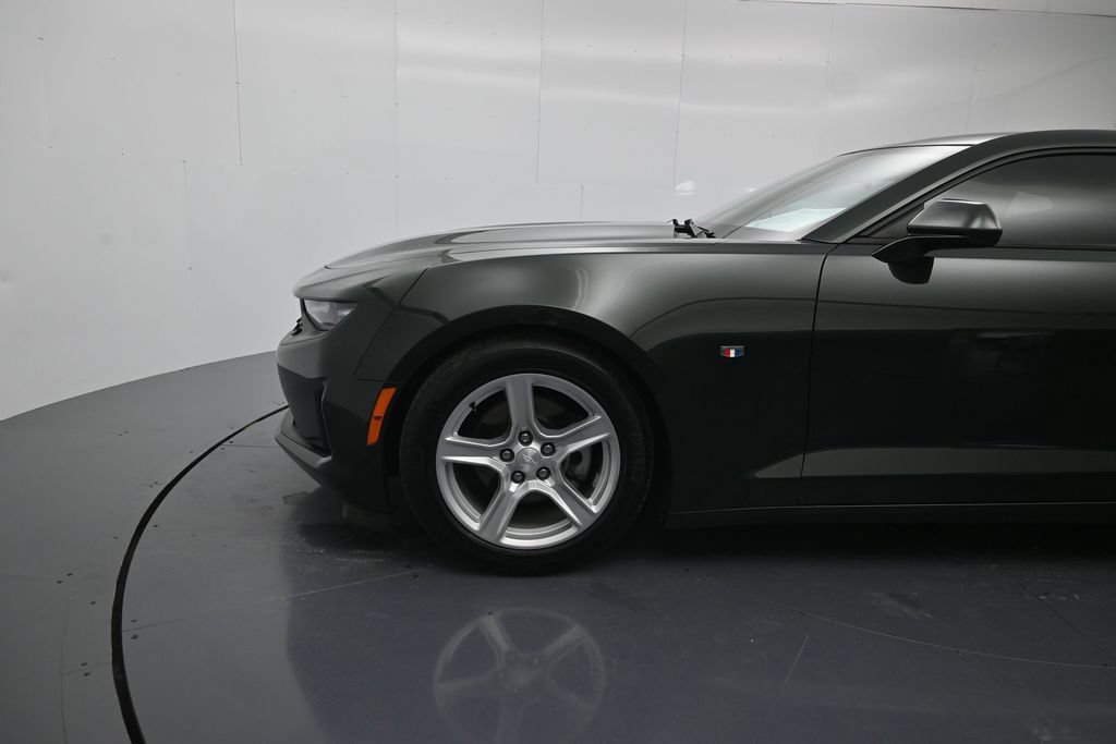 Used 2020 Chevrolet Camaro LT RWD image 9