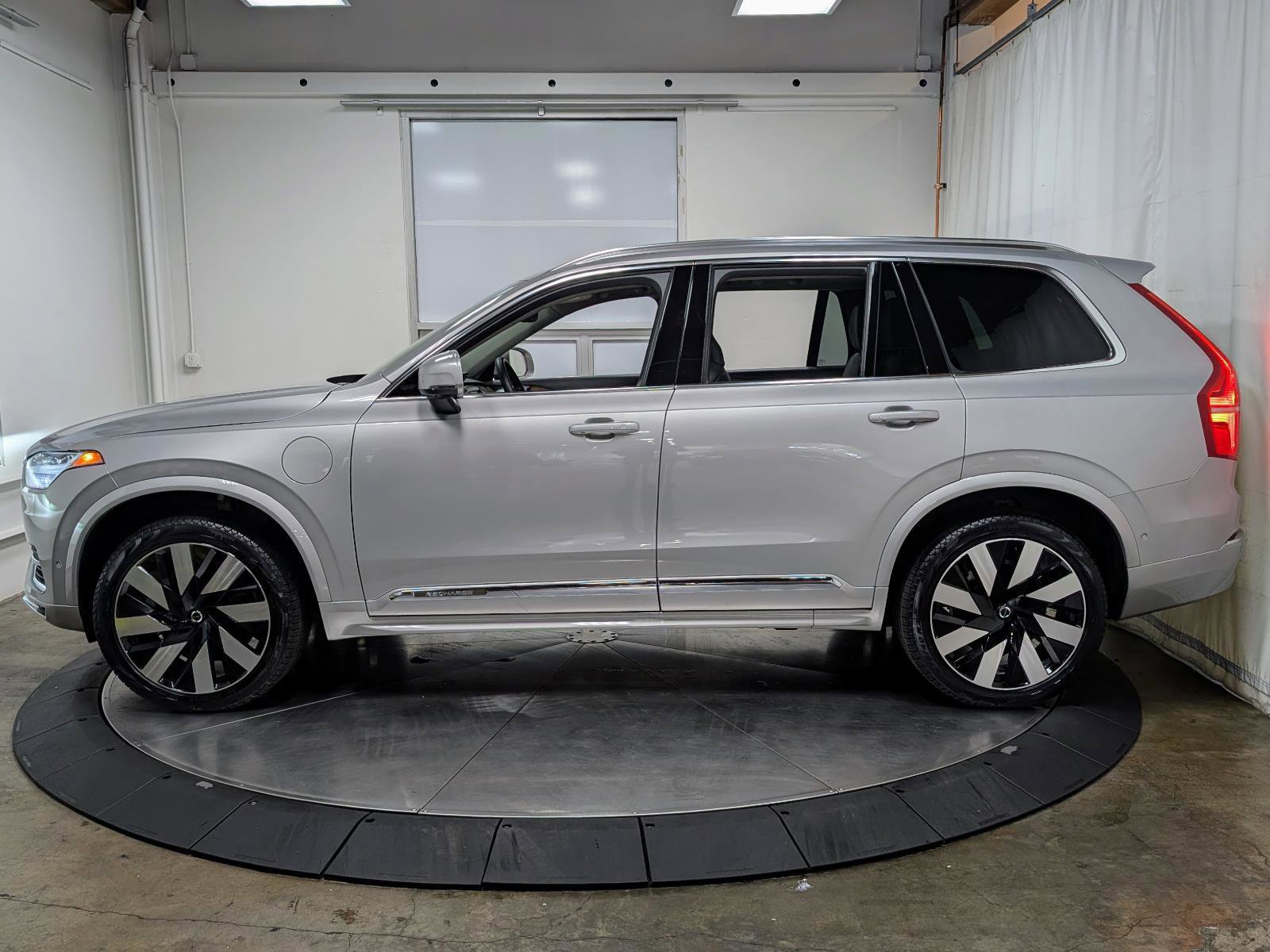 Used 2024 Volvo XC90 T8 Plus w/ Protection Package Premier image 6