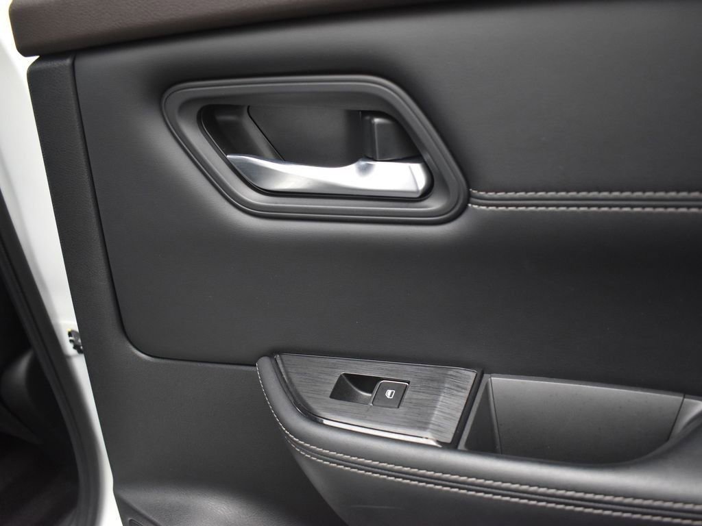 Used 2023 Nissan Rogue SL w/ SL Premium Package image 19