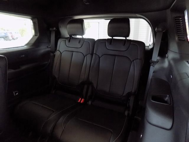 Certified 2025 Jeep Grand Cherokee L Limited w/ Black Appearance Package image 35