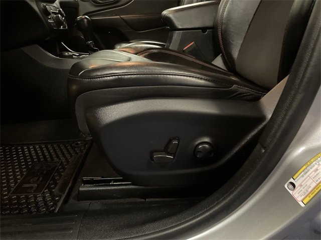 Used 2022 Jeep Cherokee Trailhawk image 12