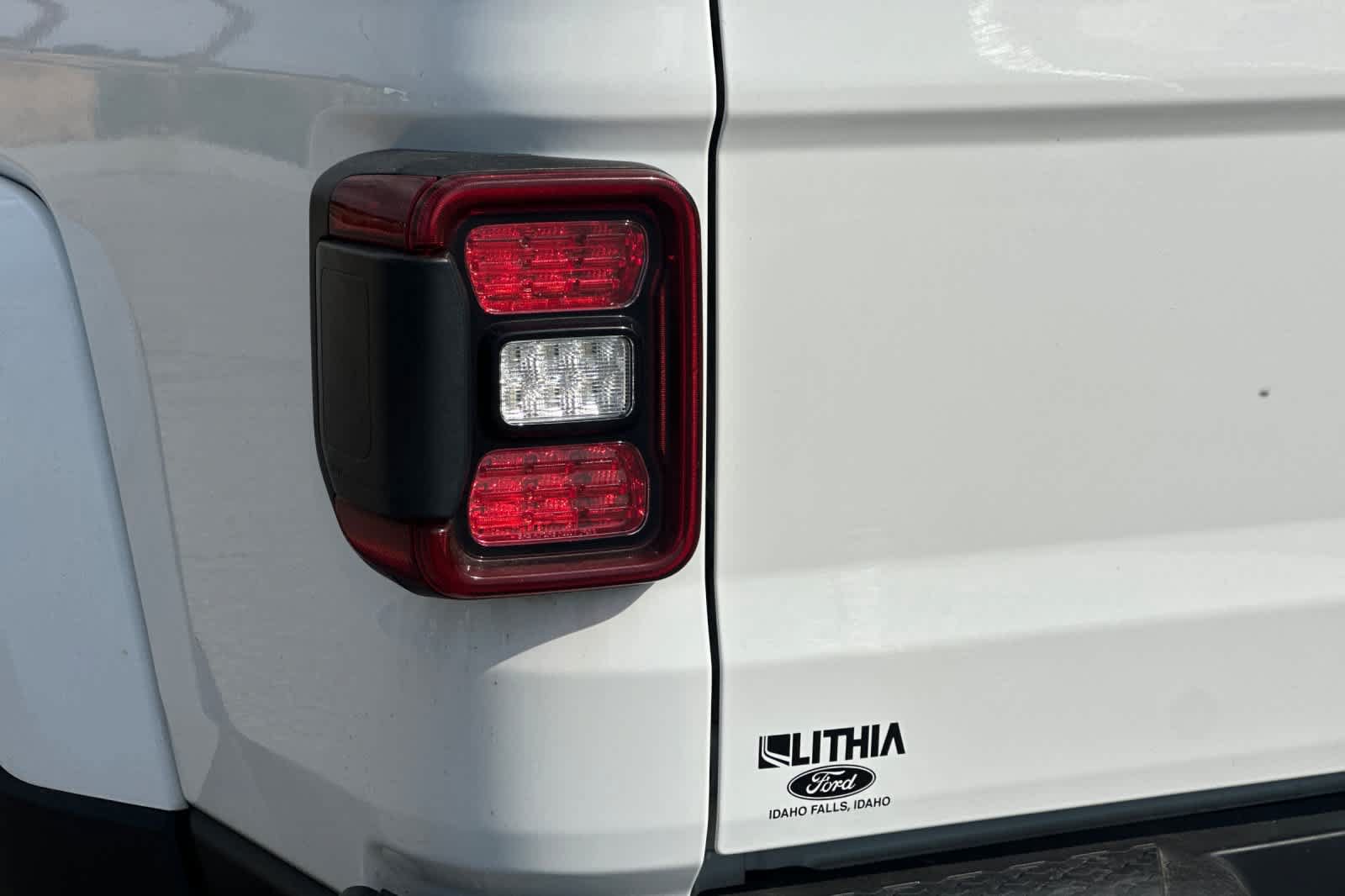 Used 2020 Jeep Gladiator Overland AWD/4WD image 27