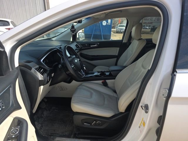 Used 2018 Ford Edge Titanium w/ Ford Safe & Smart Package image 18