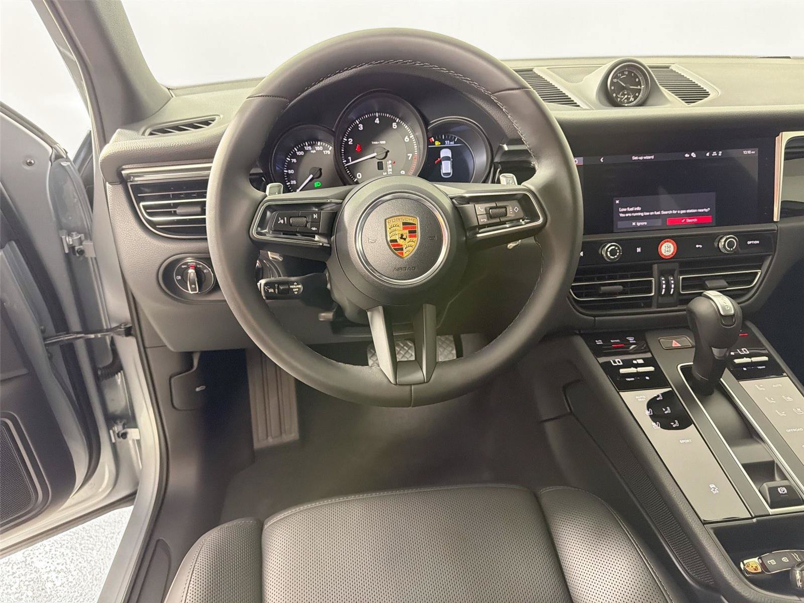 Certified 2026 Porsche Macan Turbo AWD/4WD image 18