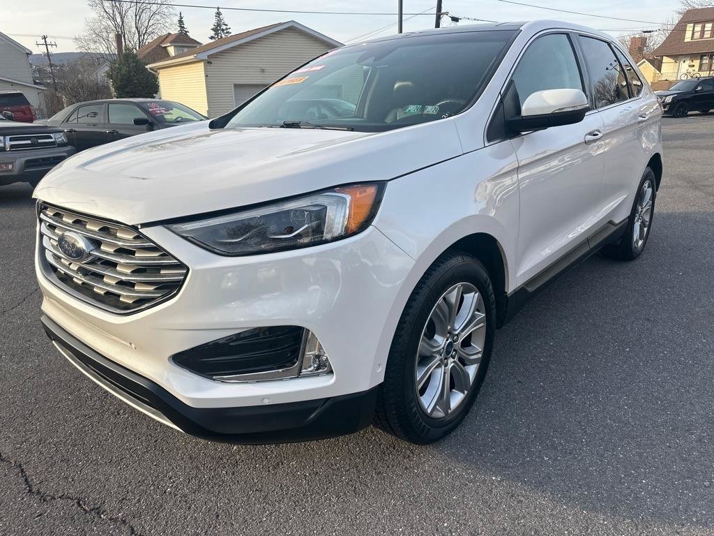 Used 2019 Ford Edge Titanium w/ Equipment Group 301A AWD/4WD image 3