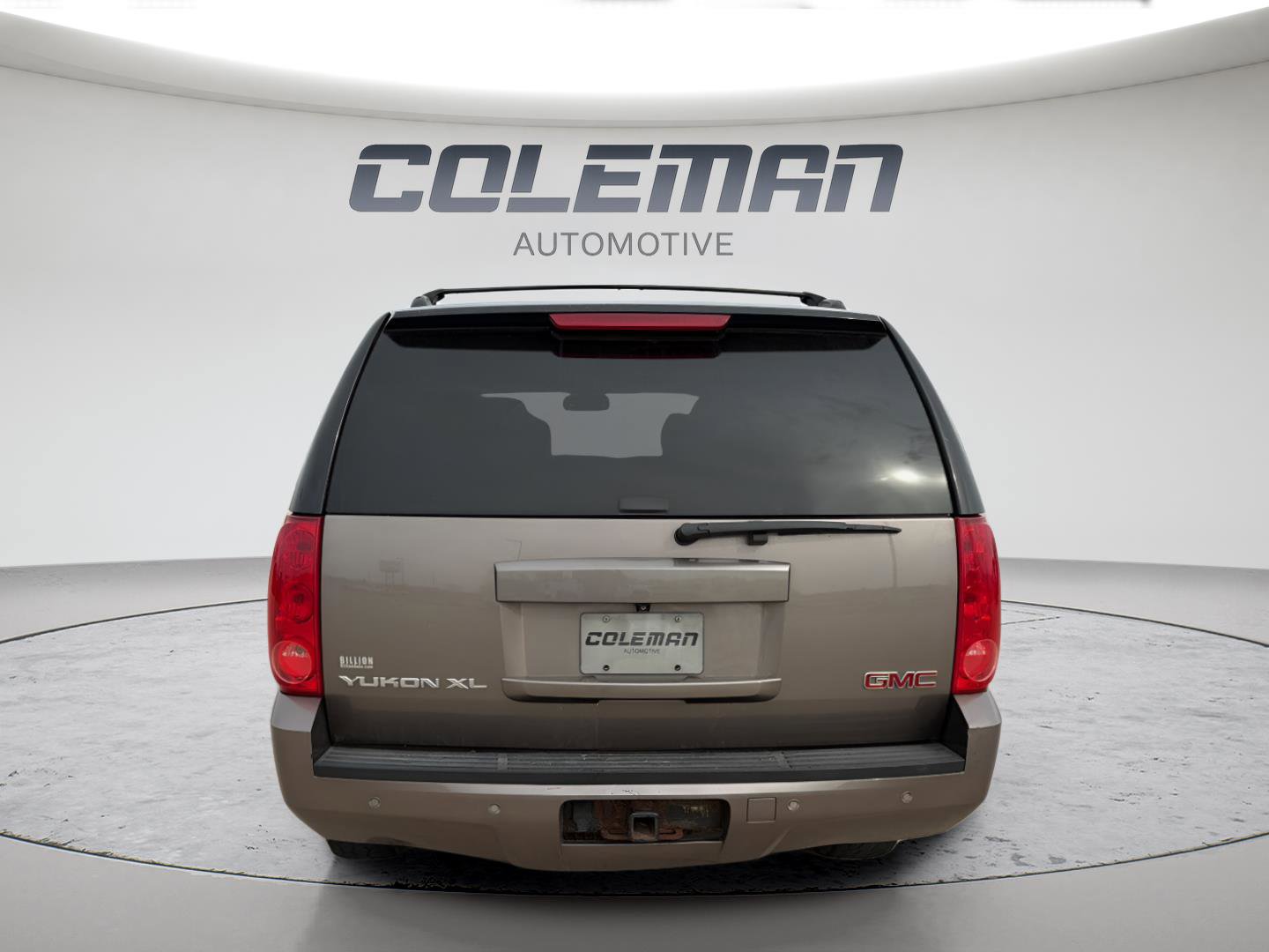 Used 2014 GMC Yukon XL SLT w/ SLT-2 Equipment Package AWD/4WD image 4
