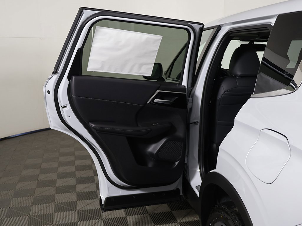 New 2025 Mitsubishi Outlander SE image 26