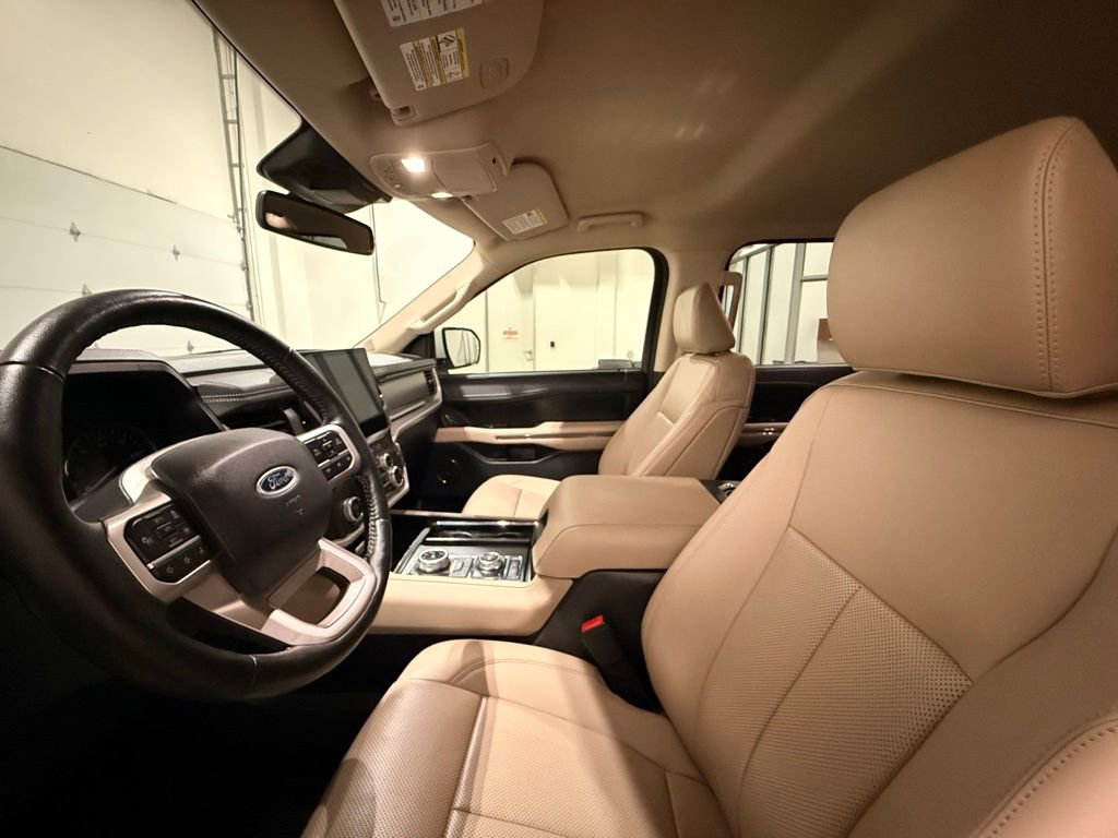 Used 2022 Ford Expedition XLT image 17