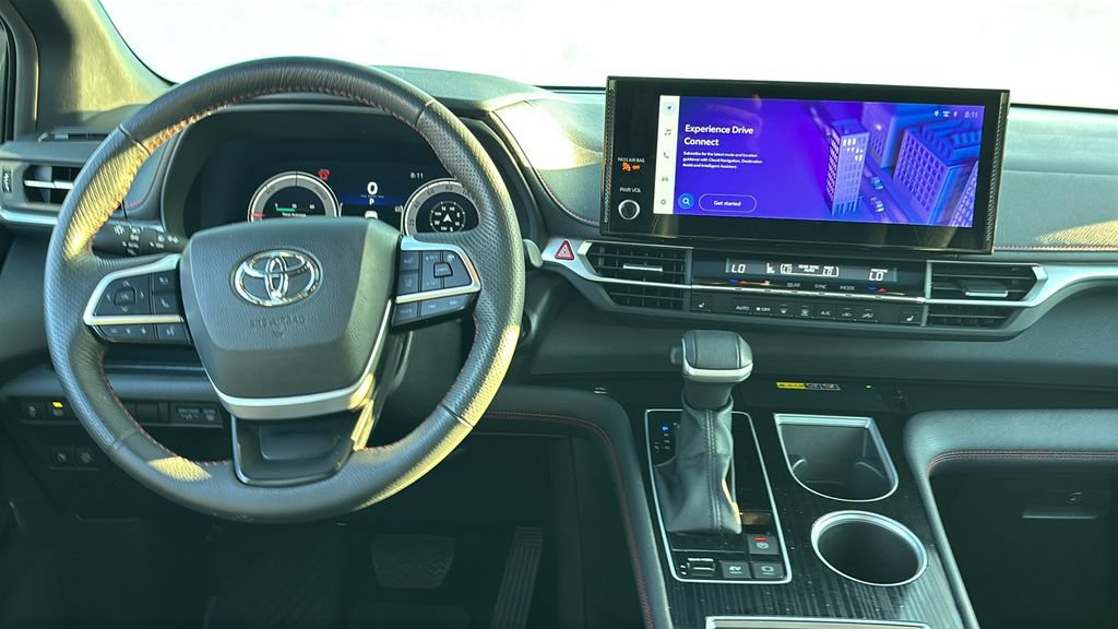 Used 2025 Toyota Sienna XSE FWD image 8