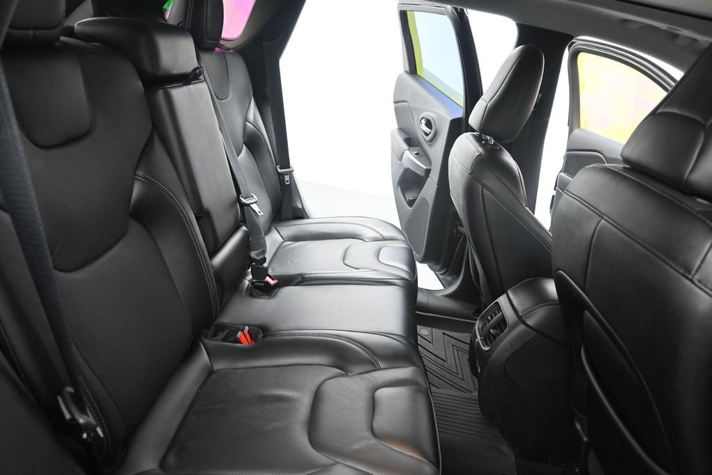 Used 2022 Jeep Cherokee Limited AWD/4WD image 14