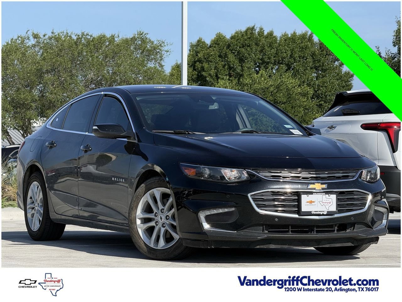 Used 2017 Chevrolet Malibu LT w/ Leather Package FWD image 2