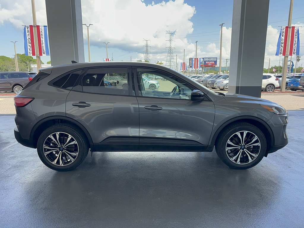Certified 2022 Ford Escape SE w/ SE Sport Appearance Package AWD/4WD image 5