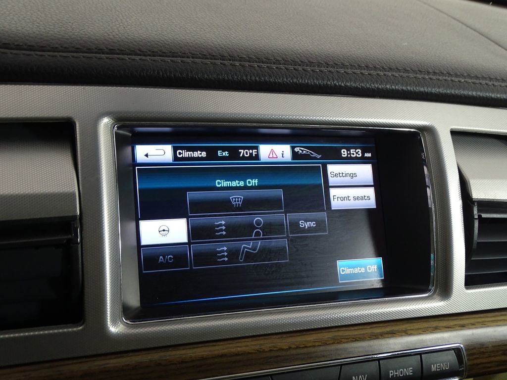 Used 2013 Jaguar XF image 28