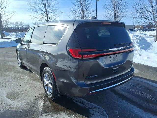 Certified 2023 Chrysler Pacifica Touring-L image 6