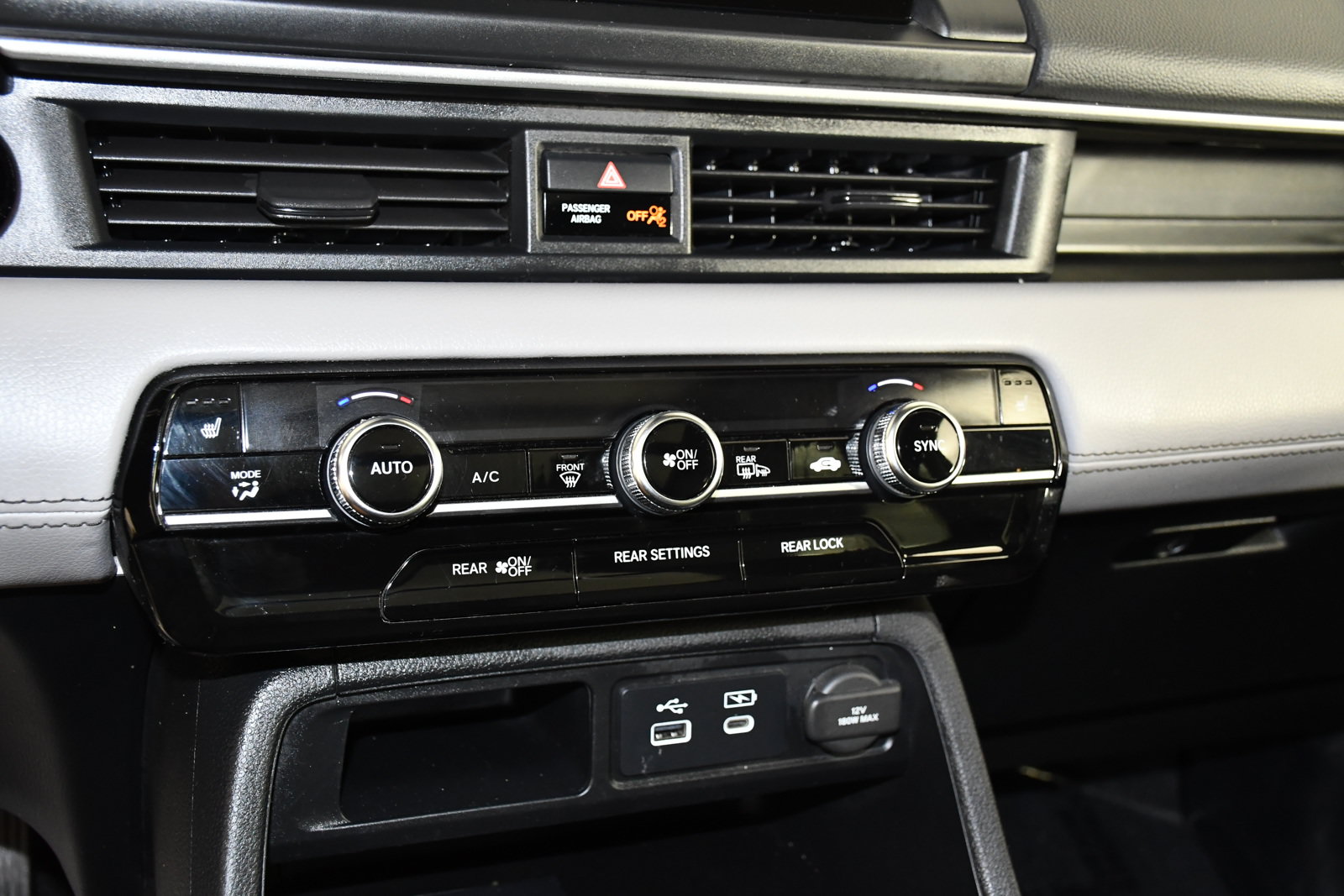 Used 2025 Honda Pilot Touring image 29