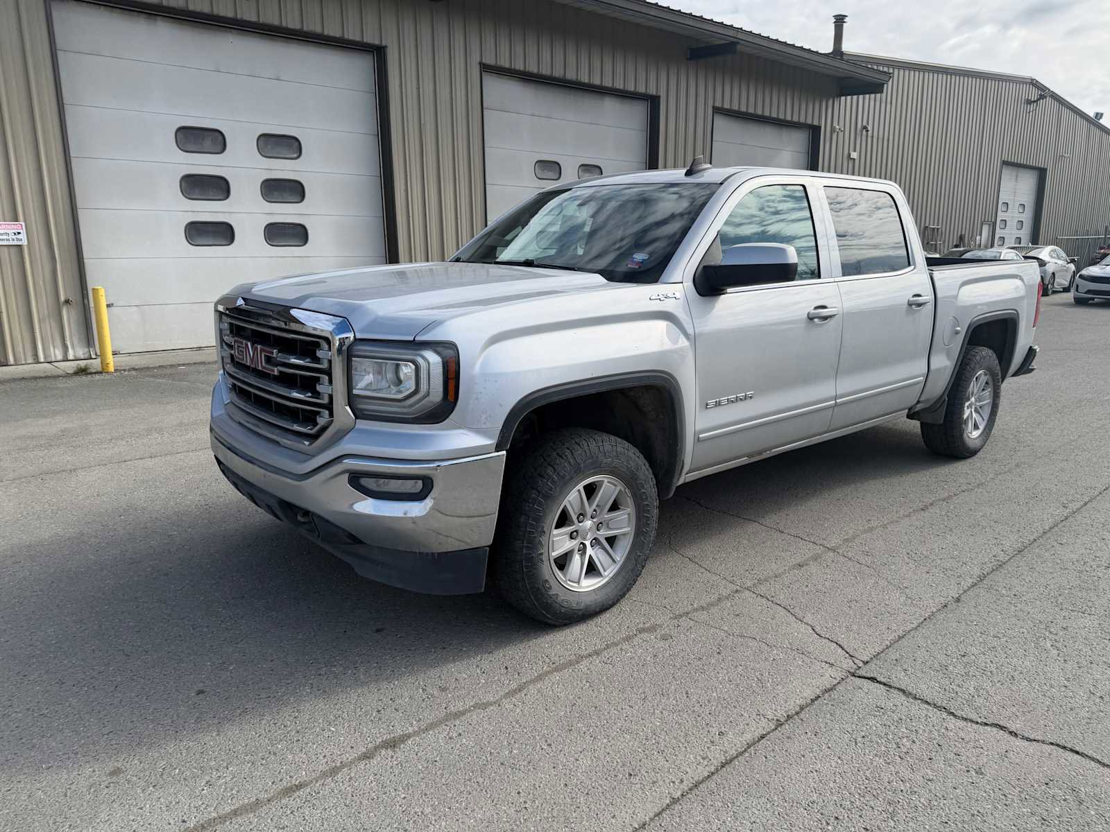 Used 2017 GMC Sierra 1500 SLE w/ SLE Fleet Preferred Package AWD/4WD image 4