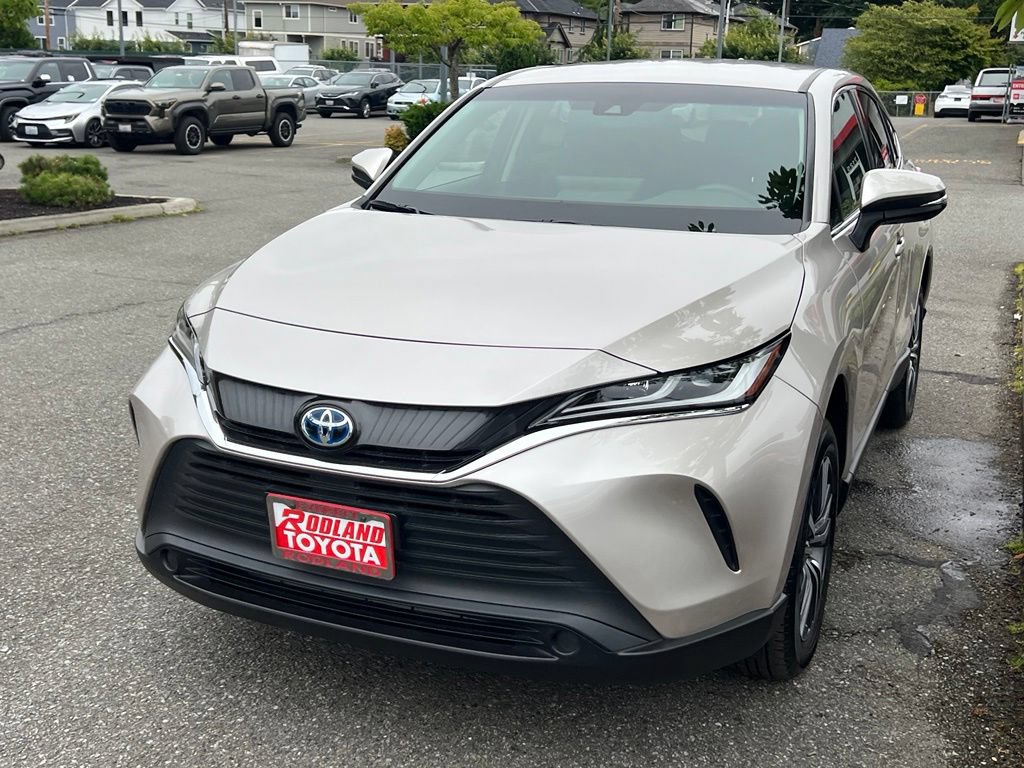 Certified 2023 Toyota Venza LE AWD/4WD image 4