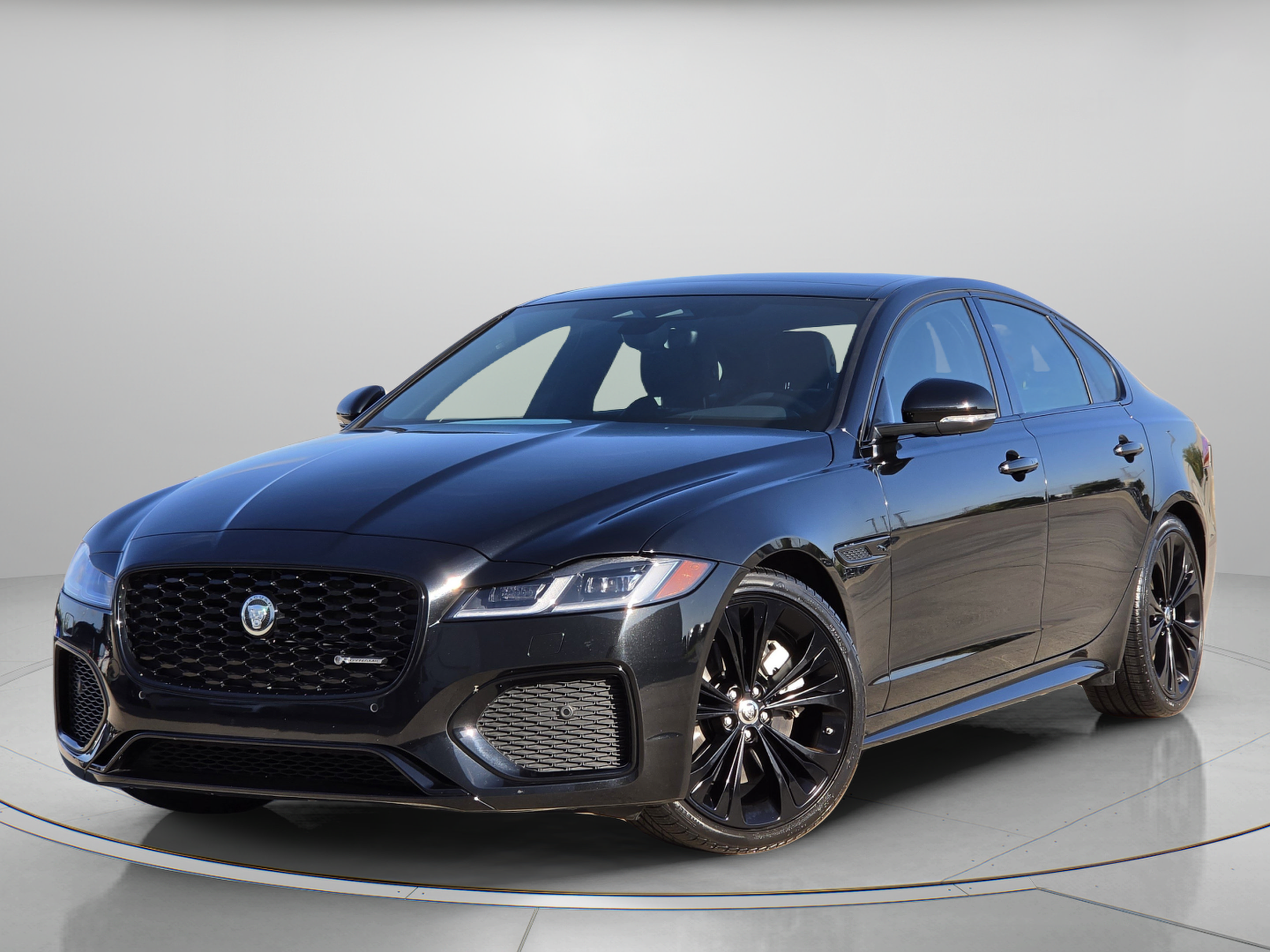 Certified 2024 Jaguar XF R-Dynamic SE AWD/4WD image 1