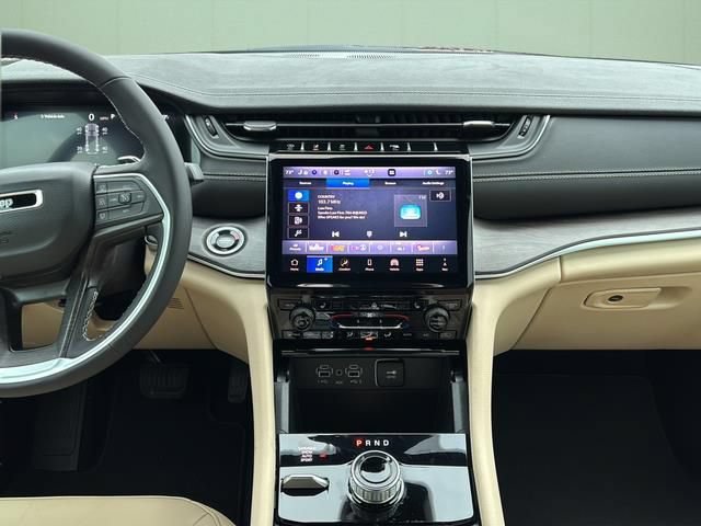 Used 2025 Jeep Grand Cherokee Limited AWD/4WD image 26