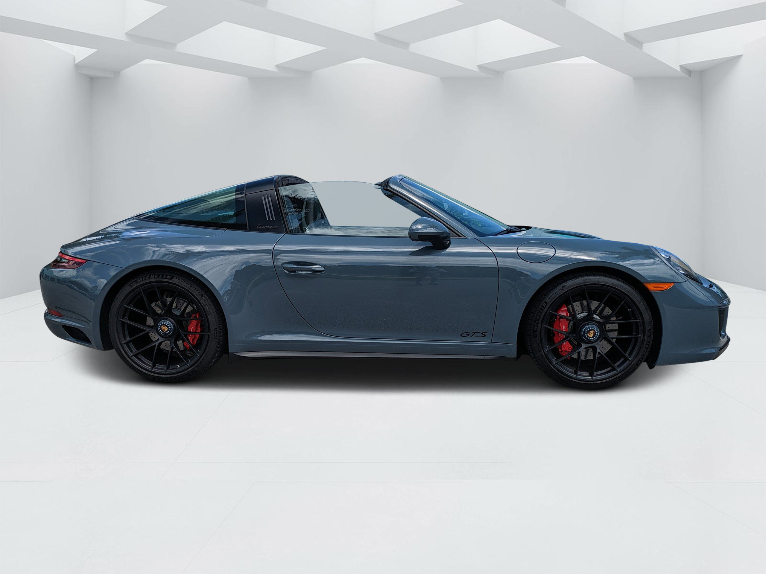 Used 2018 Porsche 911 Targa 4 GTS AWD/4WD image 2