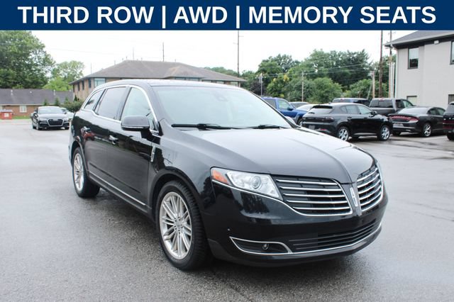 Used 2019 Lincoln MKT AWD image 2