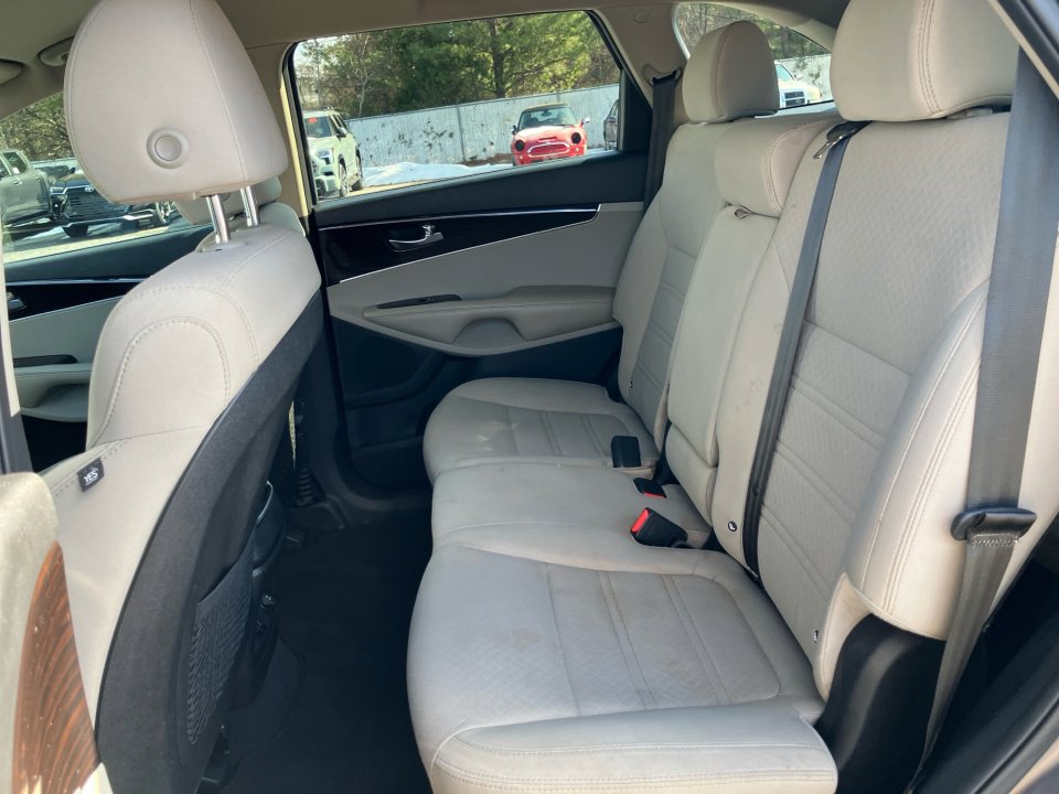 Used 2019 Kia Sorento FWD V6 image 34