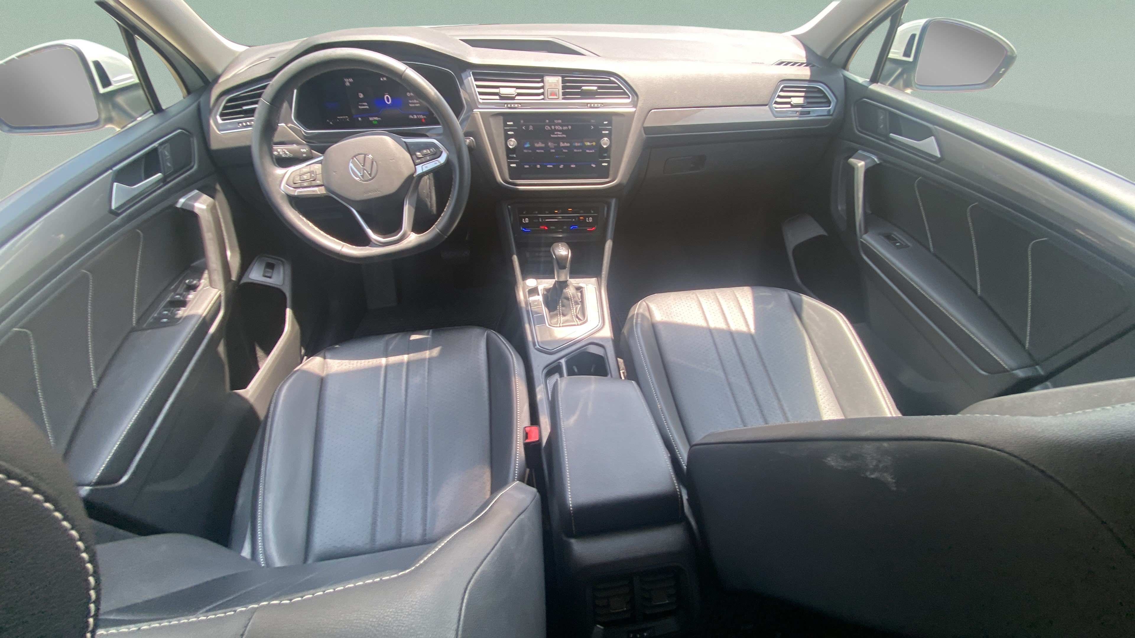 Used 2022 Volkswagen Tiguan SE FWD image 18