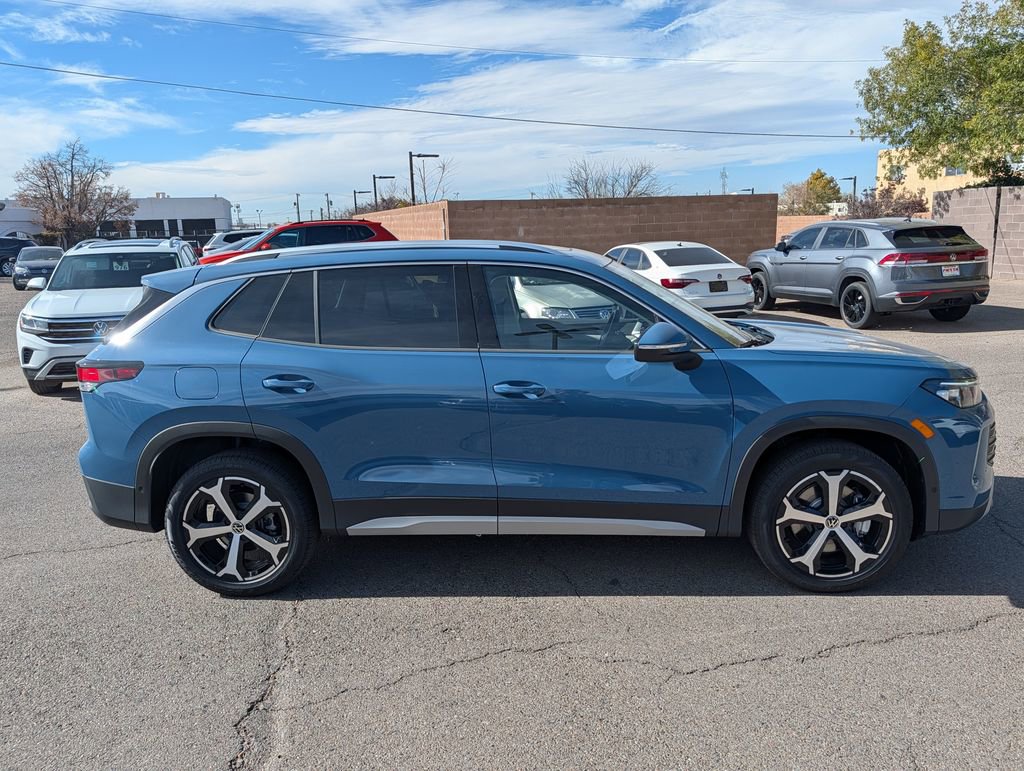 New 2025 Volkswagen Tiguan SE image 4