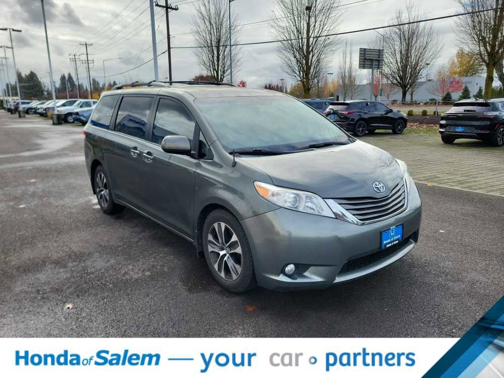 Used 2014 Toyota Sienna XLE image 24