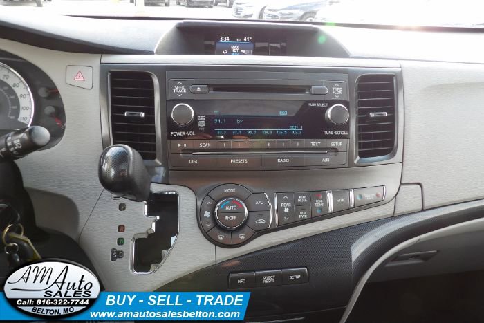 Used 2012 Toyota Sienna SE FWD image 11