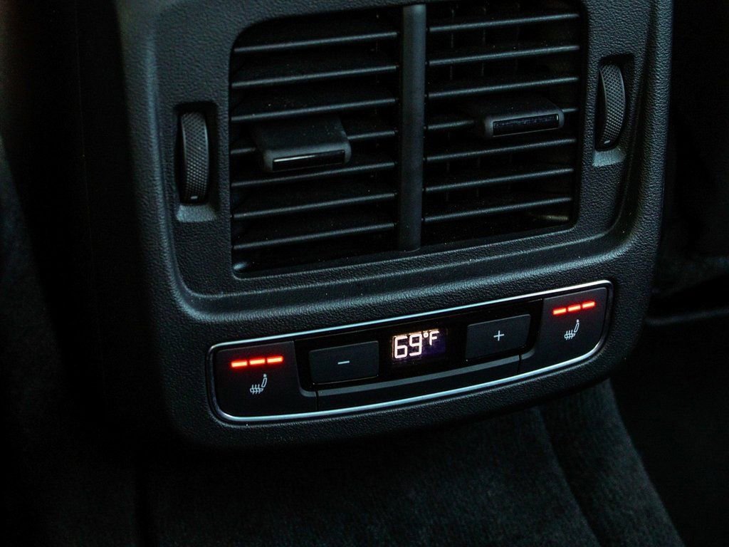 Used 2024 Audi e-tron GT Premium Plus image 37