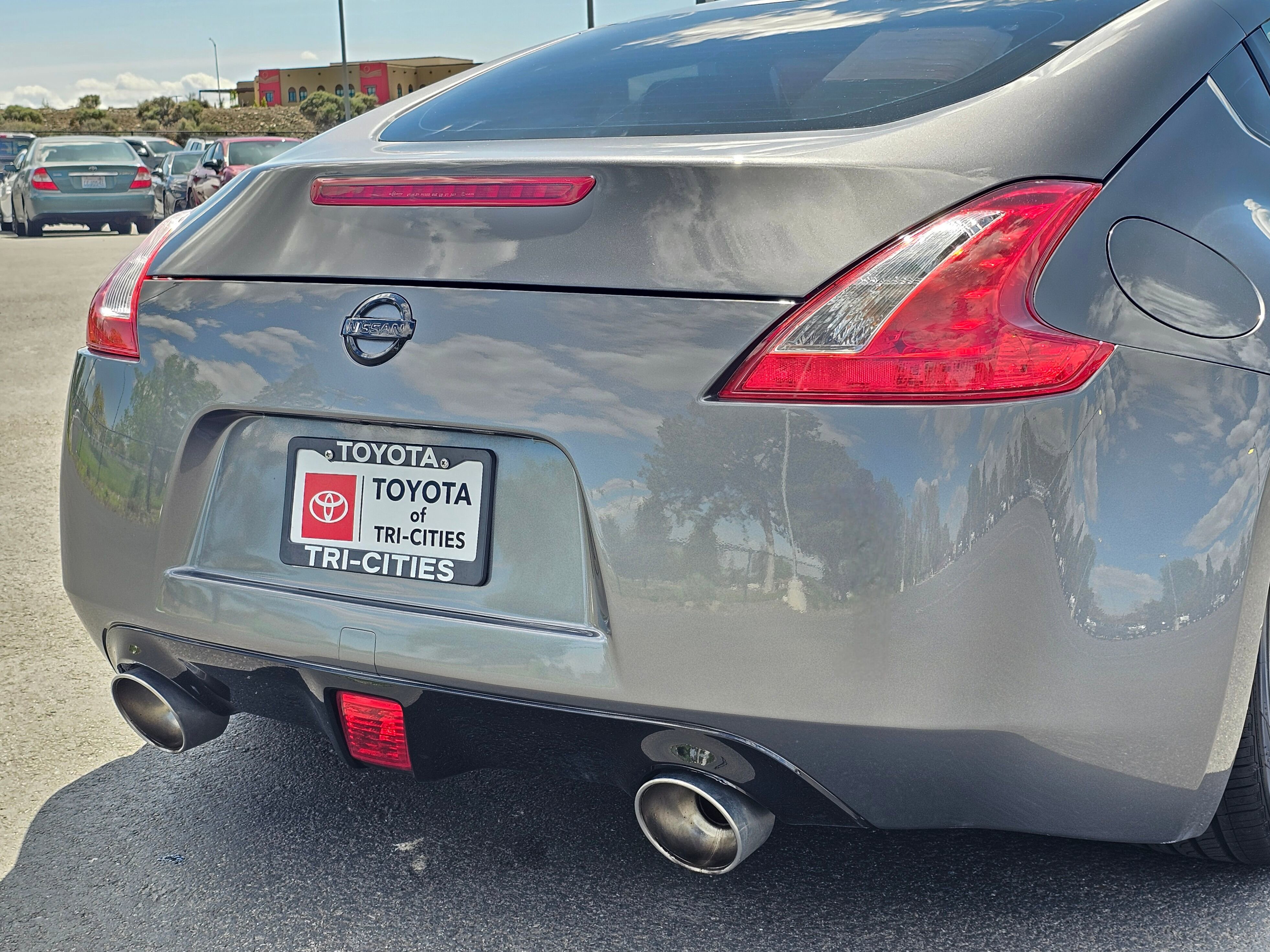 Used 2017 Nissan 370Z Coupe RWD image 12