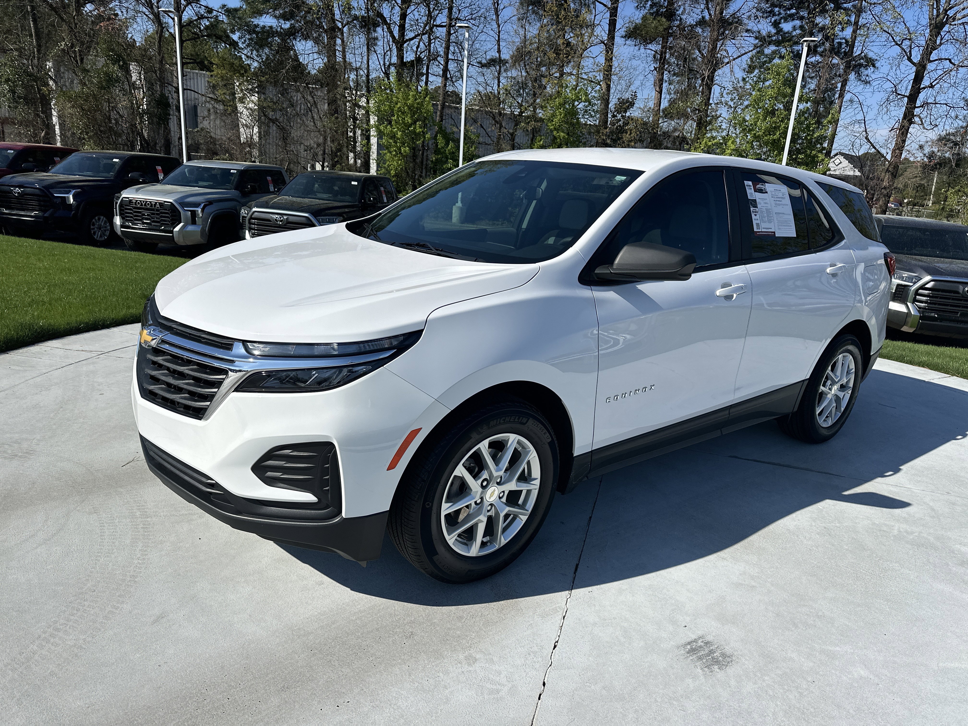 Used 2023 Chevrolet Equinox LS w/ LS Convenience Package image 5