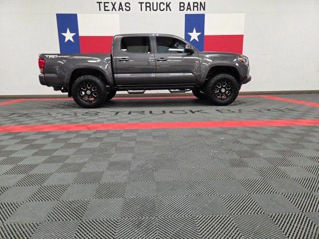 Used 2016 Toyota Tacoma TRD Sport image 14