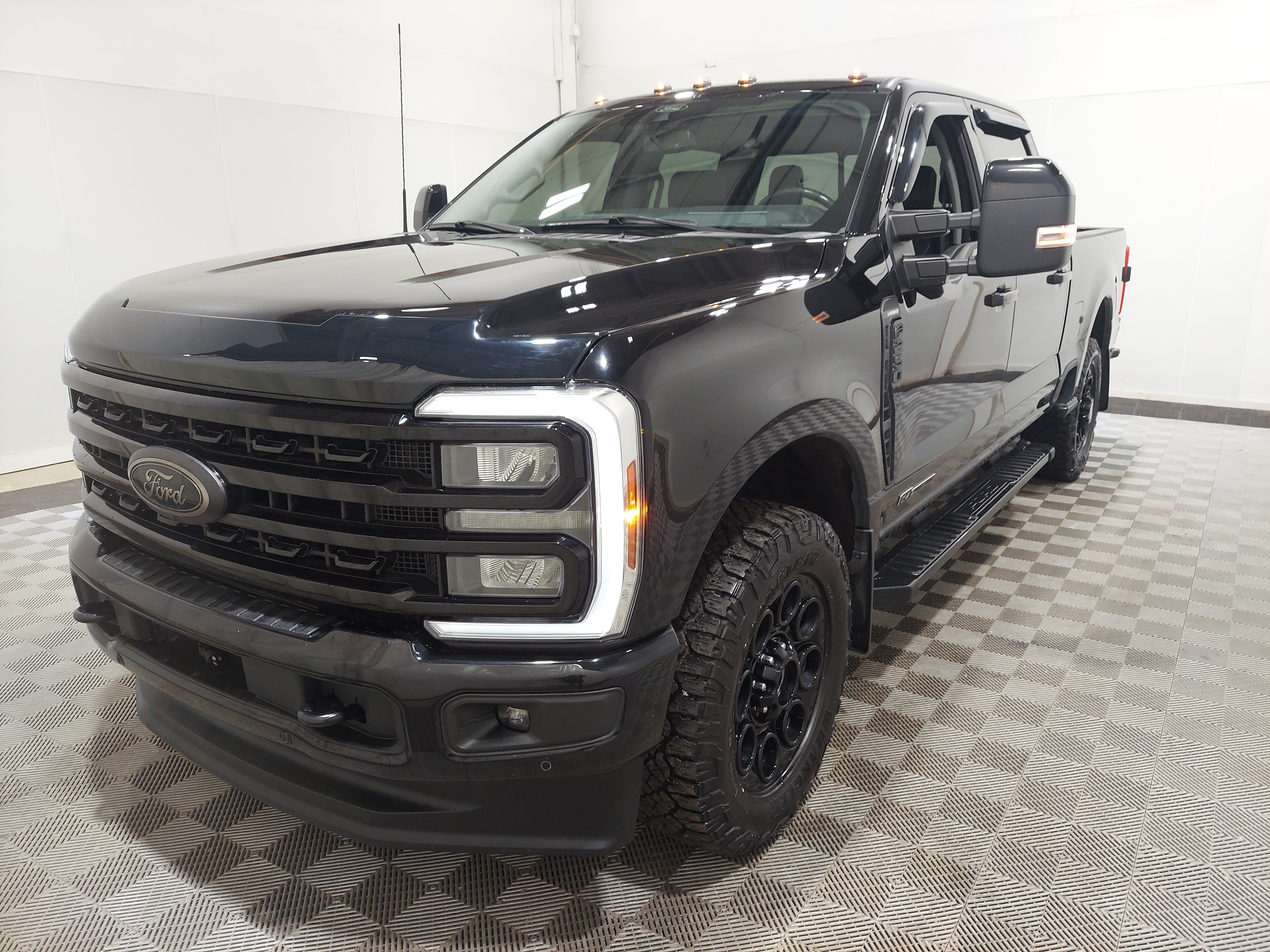 Used 2024 Ford F250 Lariat w/ Lariat Ultimate Package AWD/4WD image 1
