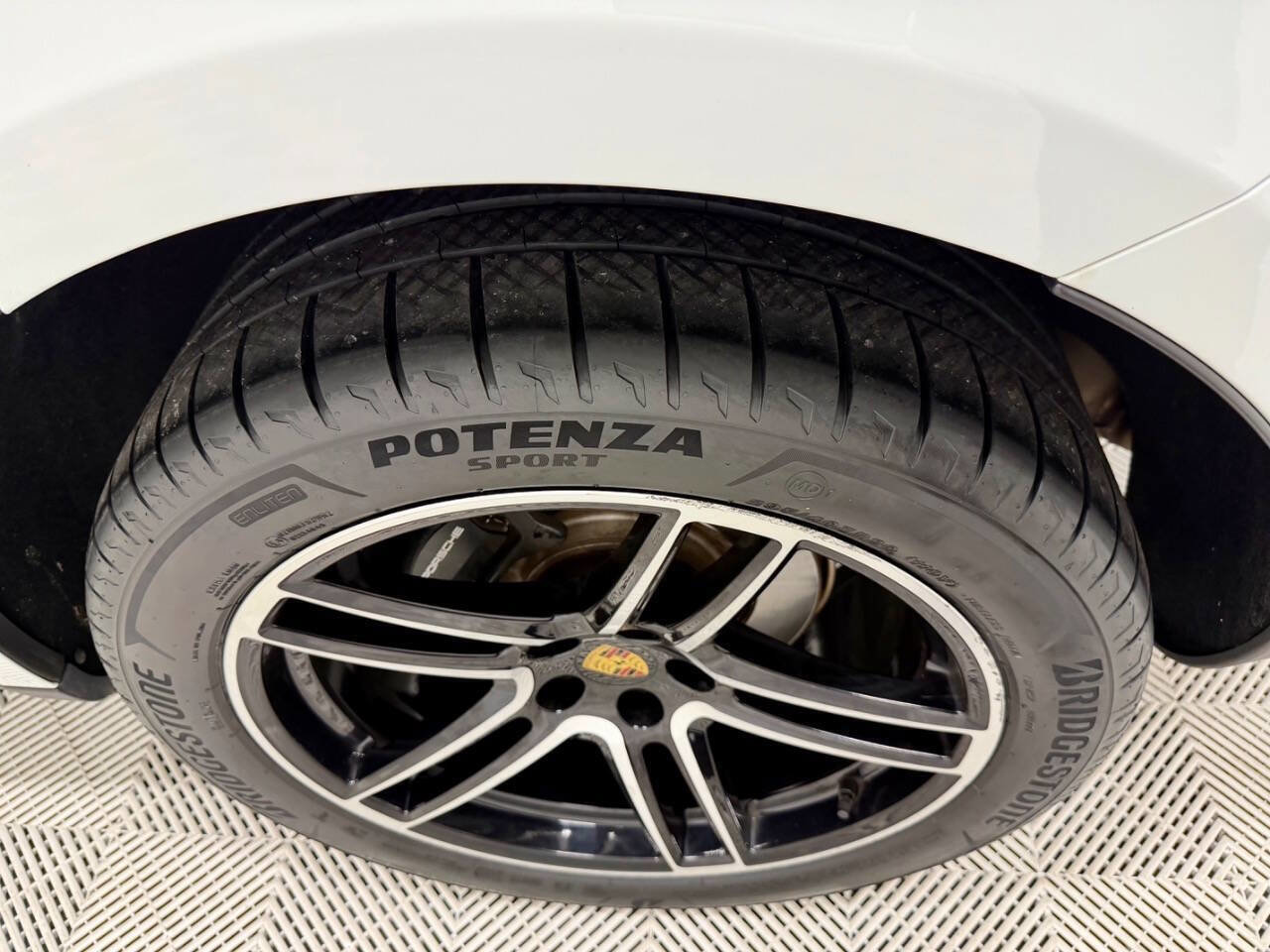 Used 2021 Porsche Macan image 34