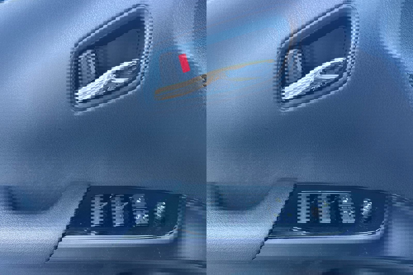 Certified 2019 Toyota Prius Prime Advanced w/ Preferred Accessory Package image 11