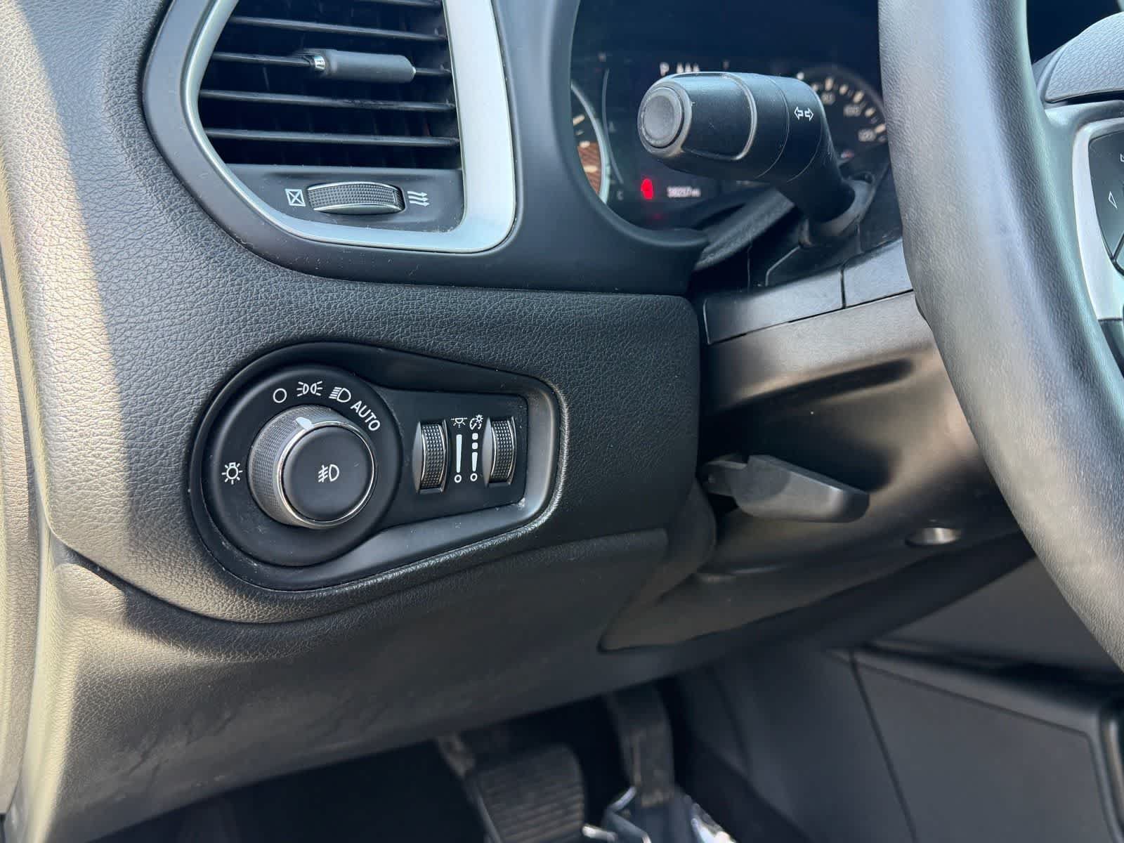 Used 2019 Jeep Renegade Latitude w/ Popular Equipment Group AWD/4WD image 24