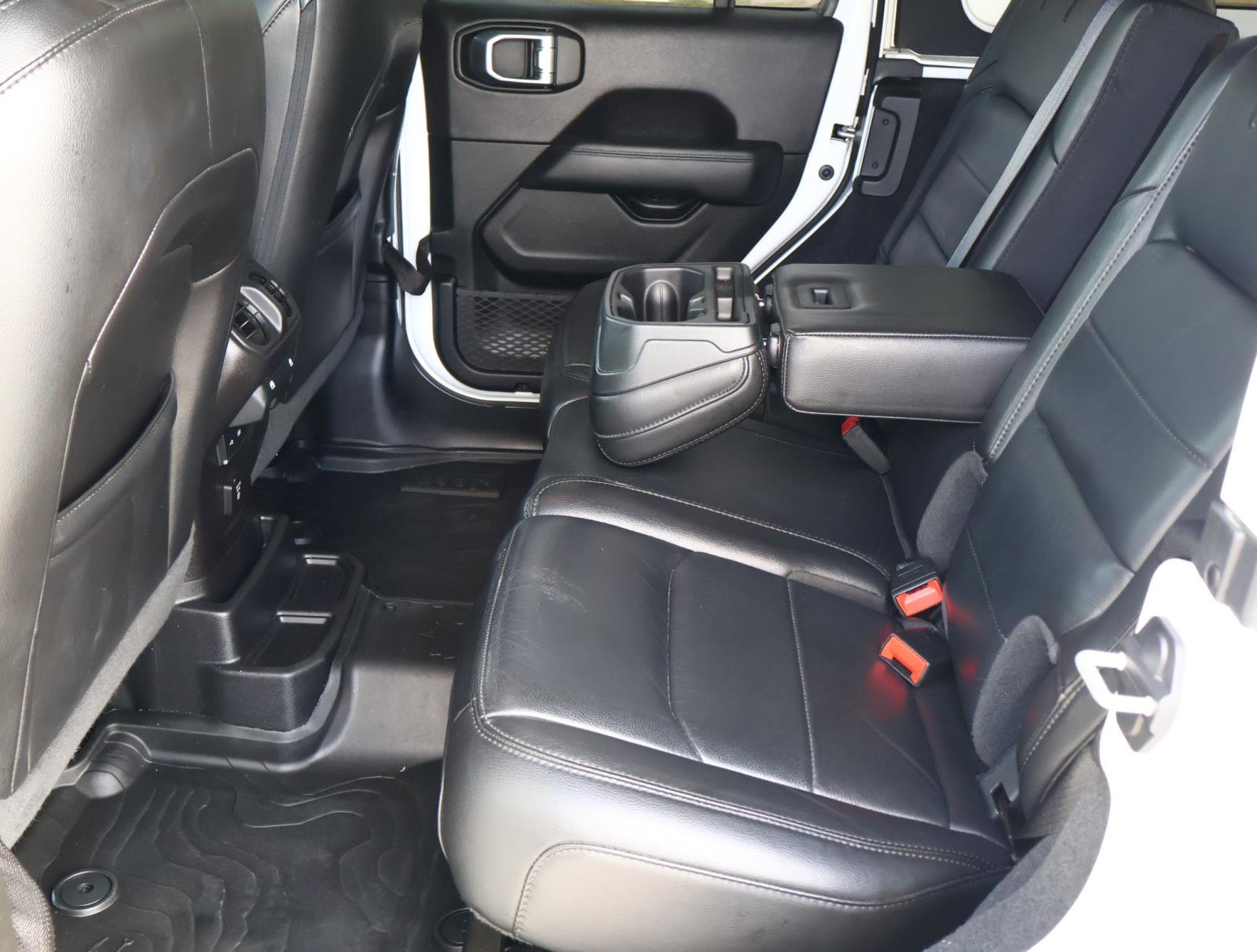 Used 2020 Jeep Wrangler Unlimited Sahara image 20