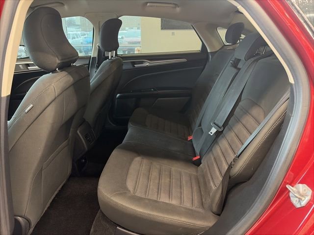 Used 2017 Ford Fusion SE w/ Fusion SE Technology Package image 10