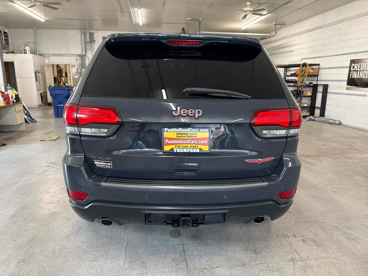 Used 2018 Jeep Grand Cherokee Trailhawk w/ Trailhawk Luxury Group AWD/4WD image 3