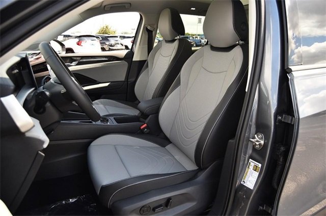 New 2025 Volkswagen Tiguan SE image 18