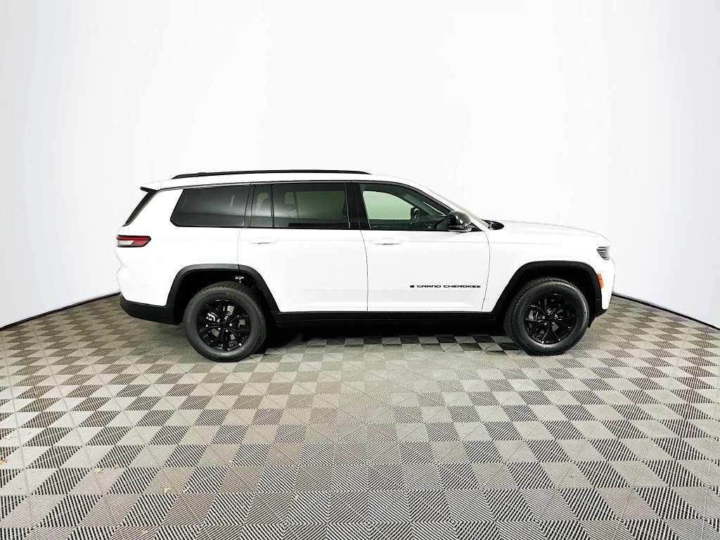 New 2026 Jeep Grand Cherokee L 4WD image 10