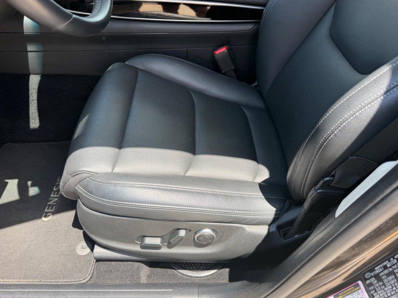 Used 2025 Genesis GV70 2.5T AWD/4WD image 19