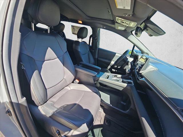 Used 2023 Toyota Sienna XLE Woodland Edition image 21