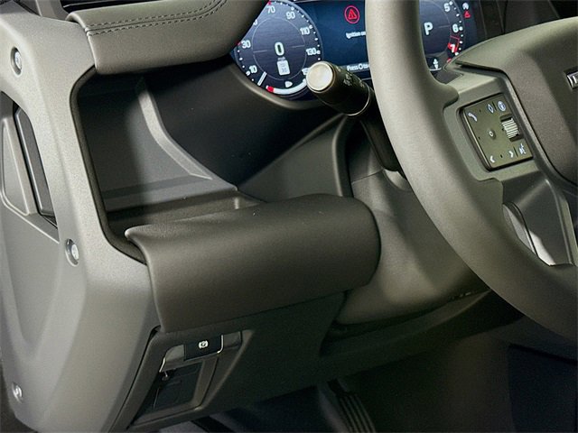 New 2026 Land Rover Defender 110 X-Dynamic SE image 10