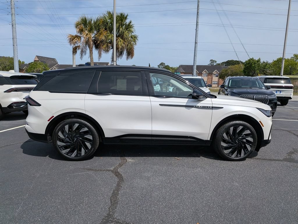 New 2026 Lincoln Nautilus Reserve w/ Jet Appearance Package AWD/4WD image 3
